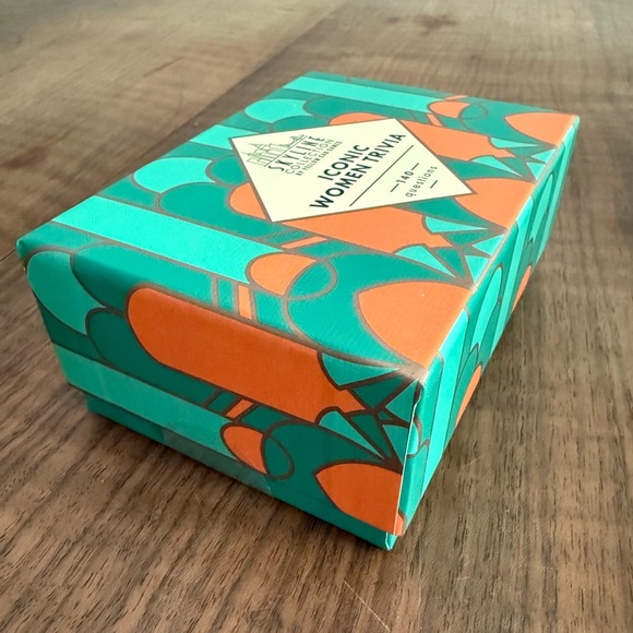 Skyline Collection By Yellow Cab Games Iconic Women Trivia Set - 140 Cards - NWT - Picture 6 of 7